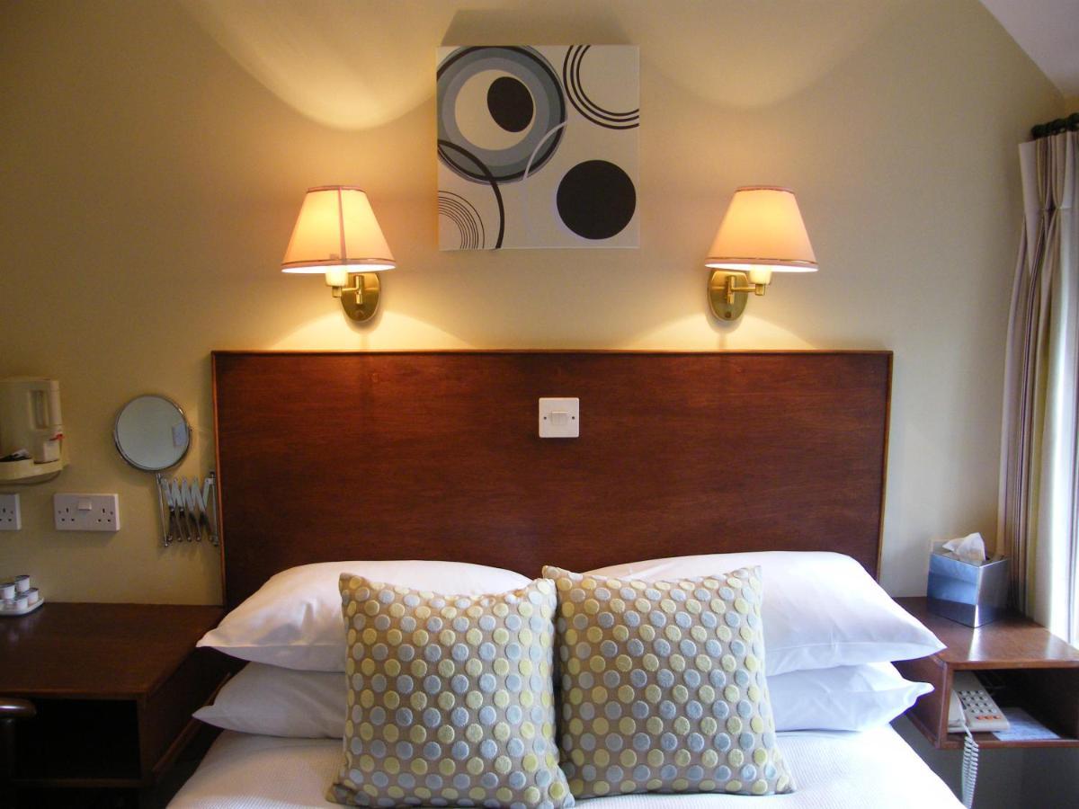 Tumbling Weir Hotel Ottery St Mary ภายนอก รูปภาพ