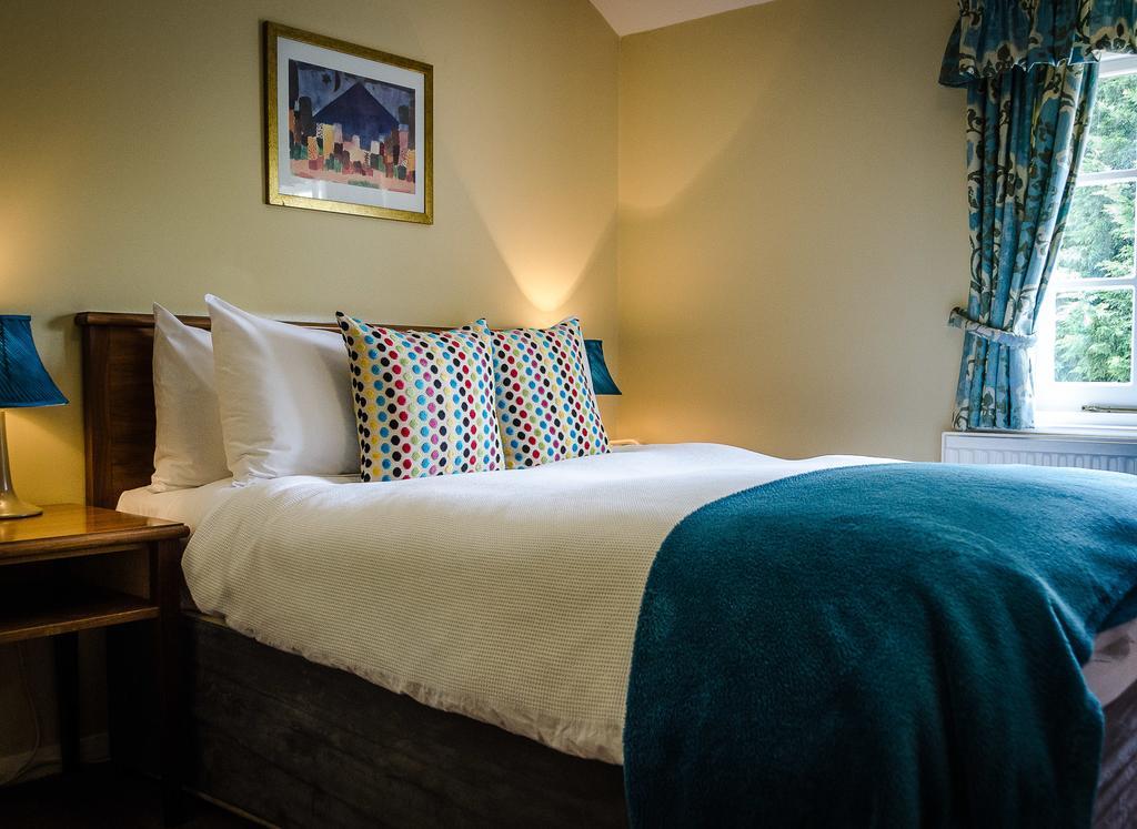 Tumbling Weir Hotel Ottery St Mary ภายนอก รูปภาพ