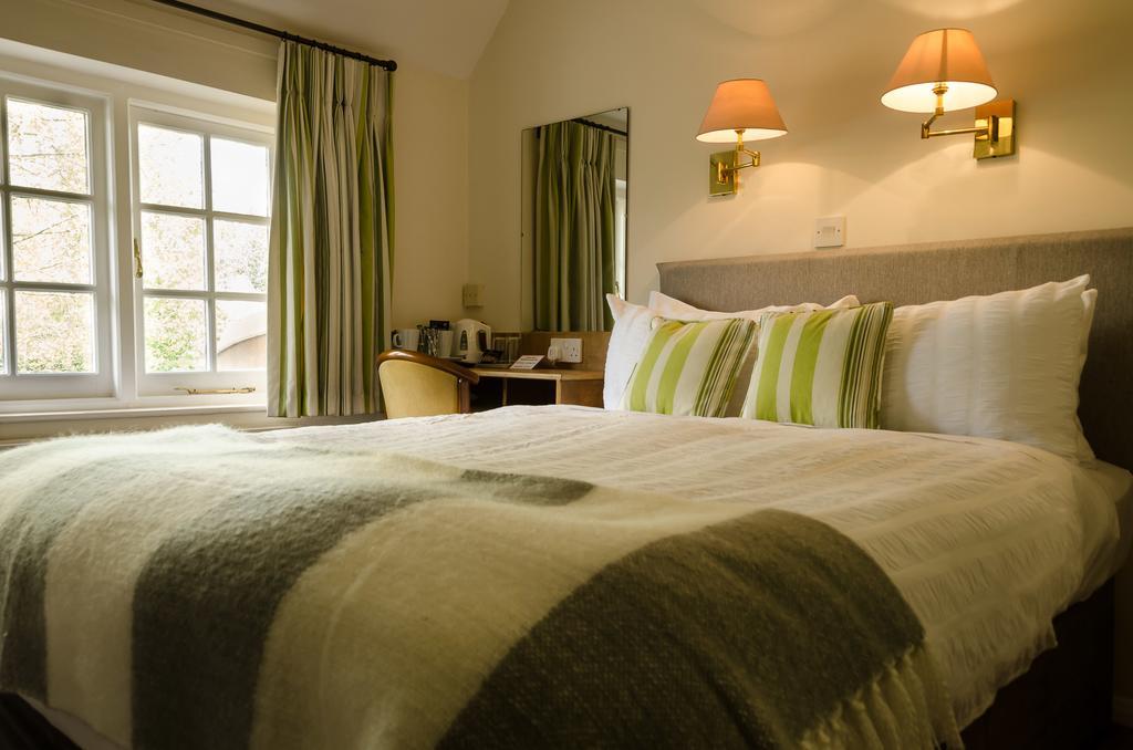 Tumbling Weir Hotel Ottery St Mary ภายนอก รูปภาพ