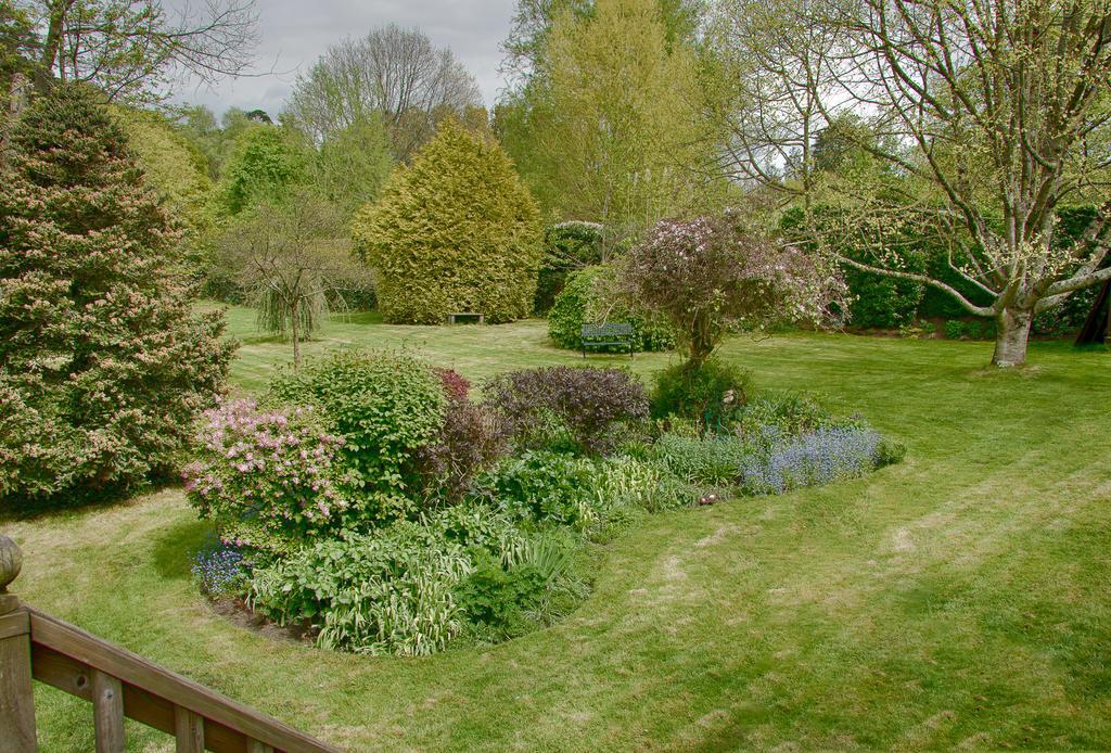 Tumbling Weir Hotel Ottery St Mary ภายนอก รูปภาพ
