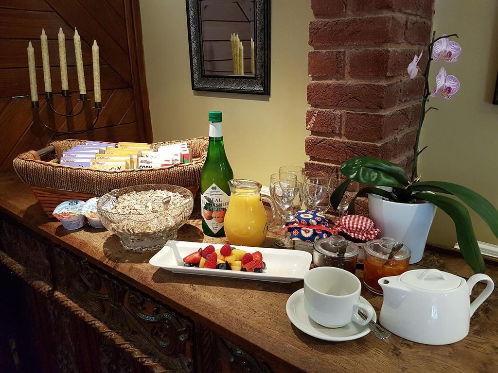 Tumbling Weir Hotel Ottery St Mary ภายนอก รูปภาพ